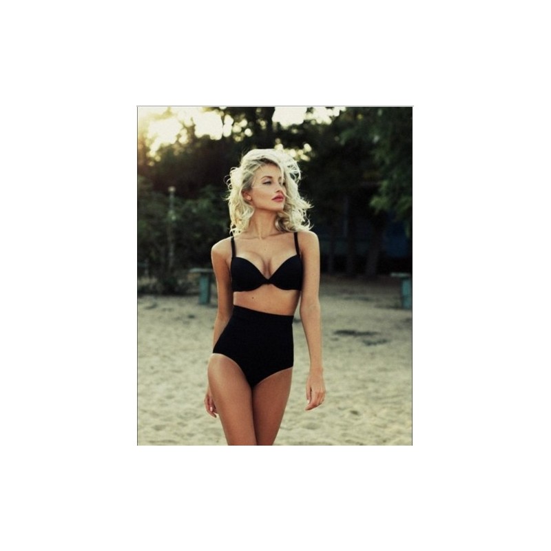 Bikini alto con realce