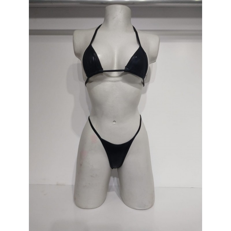 Mini bikini en cuero sintetico.