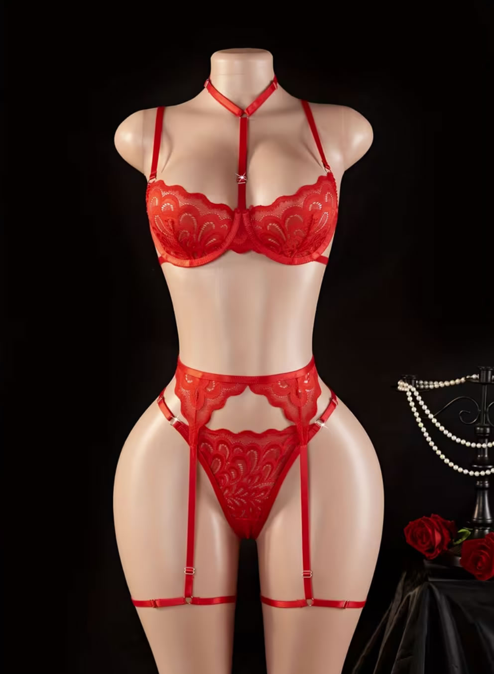 Vista frontal del conjunto de lencería rojo con encaje floral, liguero y arnés al cuello en Tentación Tienda