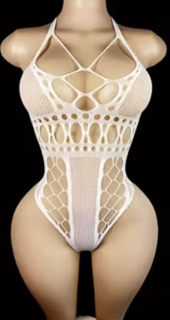 Bodystocking Blanco de Red "White Allure" de 1 Pieza con Cuello Halter y Paneles Calados 5 Bodystocking blanco de red de 1 pieza con cuello halter y calados en la cintura en Tentación Tienda
