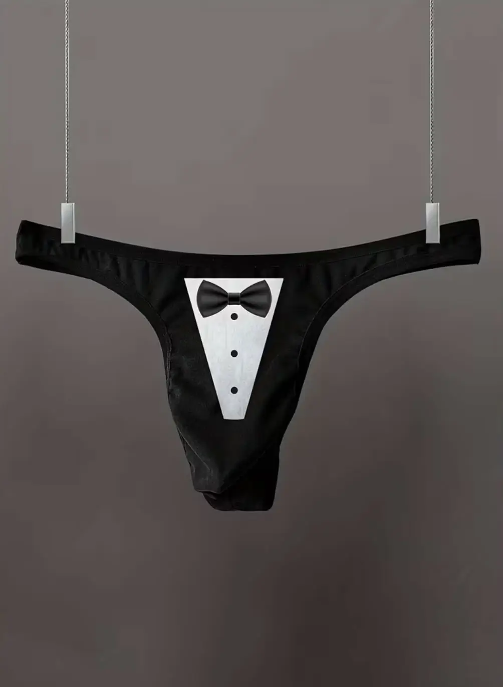 Tanga Masculina de Esmoquin "Gentleman Tuxedo" con Corbatín y Corte Ergonómico 4 Tanga masculina de esmoquin con corbatin y pechera blanca en Tentación Tienda