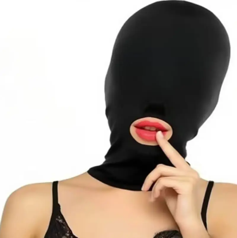 Máscara Erótica para Cabeza Completa "Sensory Blindfold Hood" con Abertura en la Boca 3 Mascara erotica para cabeza completa en tela elástica negra con boca abierta en Tentación Tienda